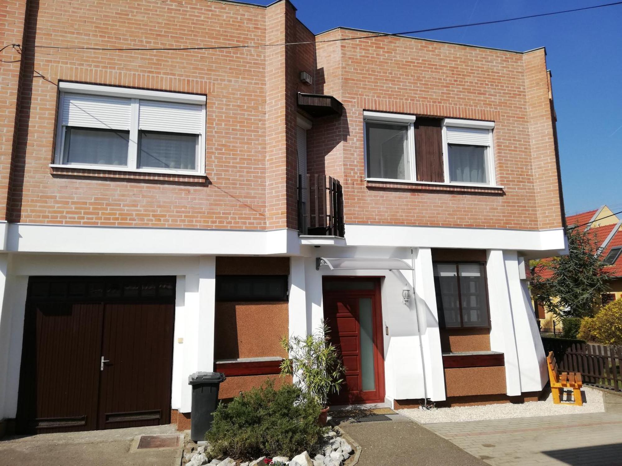 Roxanna Apartman Gyula Bagian luar foto