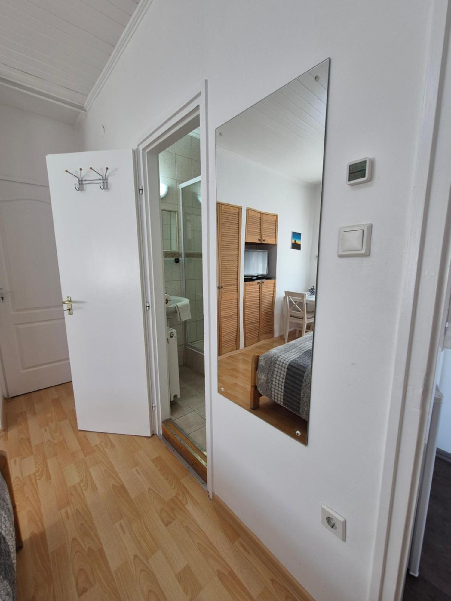 Roxanna Apartman Gyula Bagian luar foto