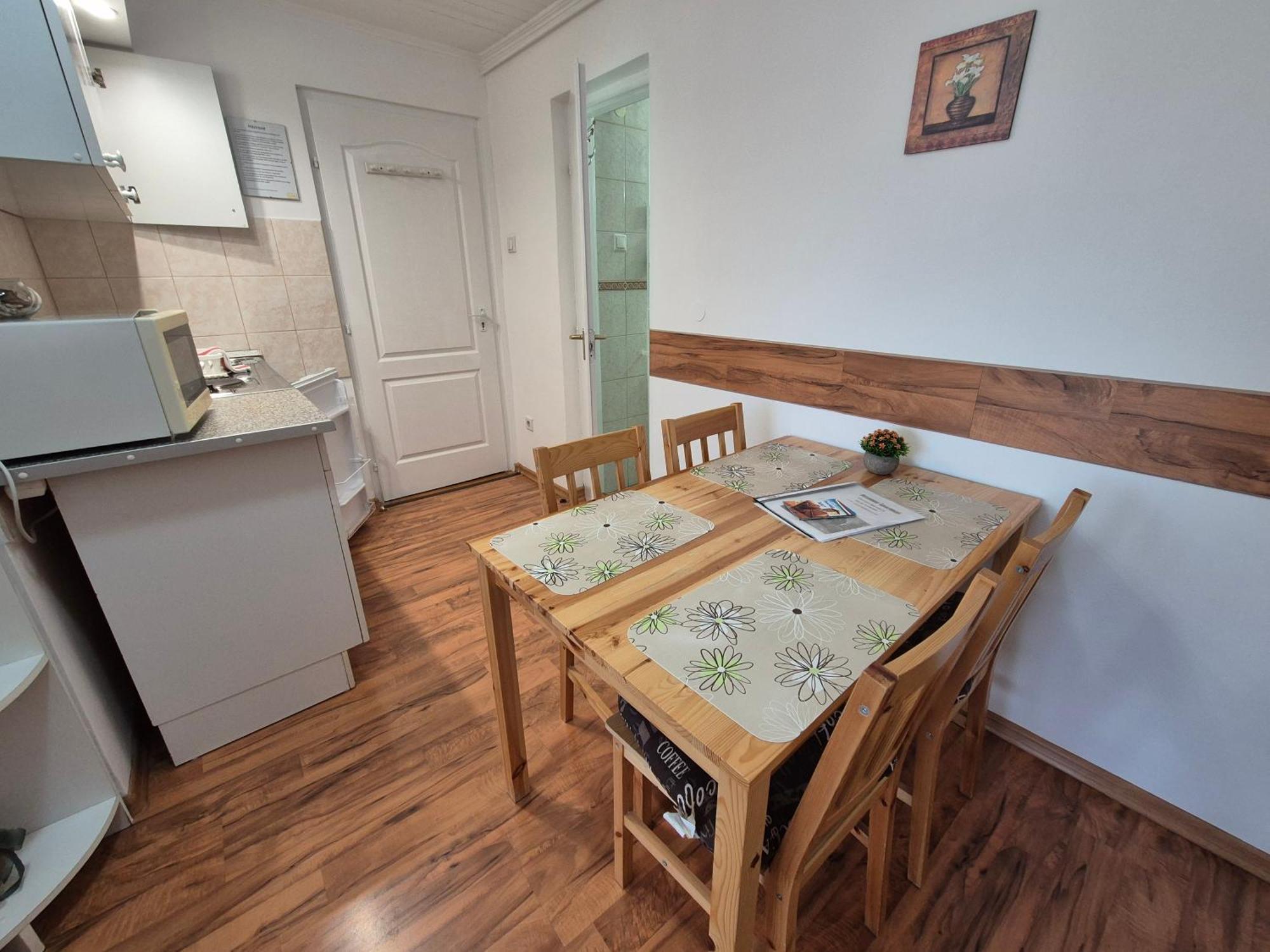 Roxanna Apartman Gyula Bagian luar foto
