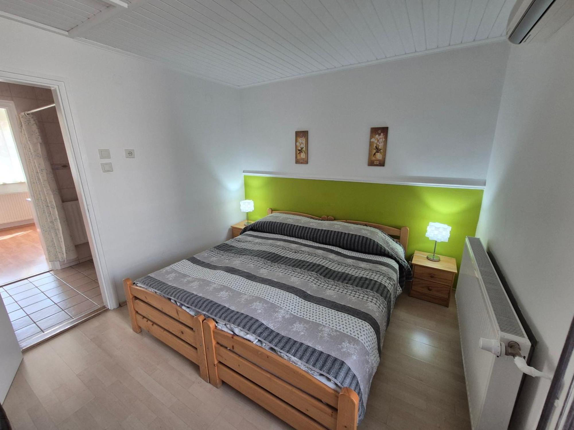 Roxanna Apartman Gyula Bagian luar foto