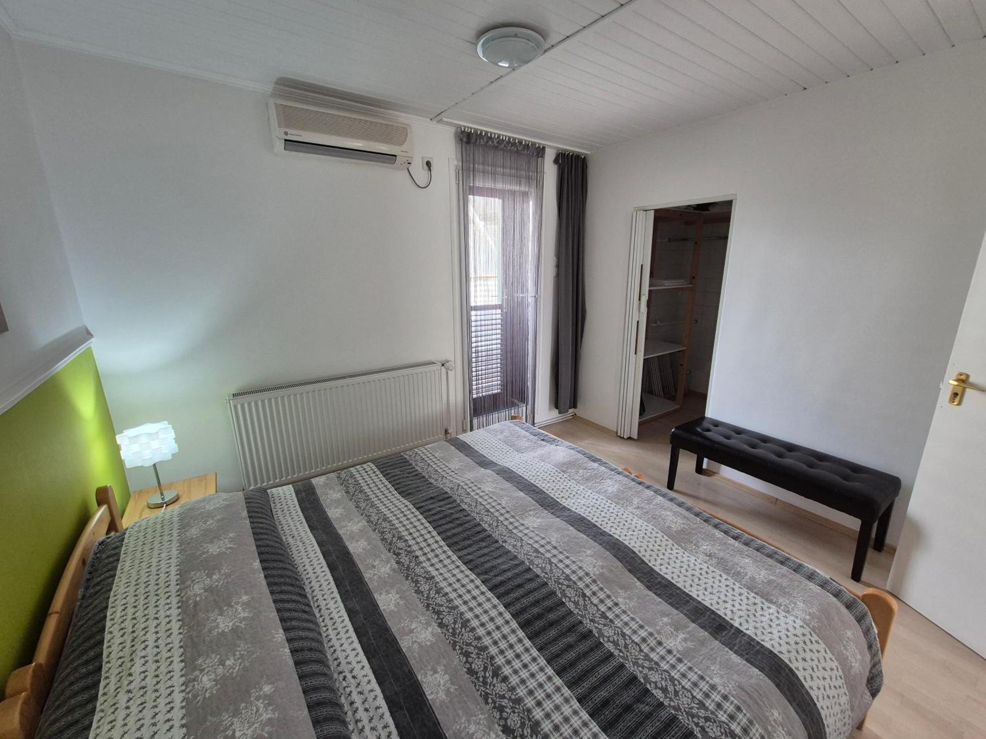 Roxanna Apartman Gyula Bagian luar foto