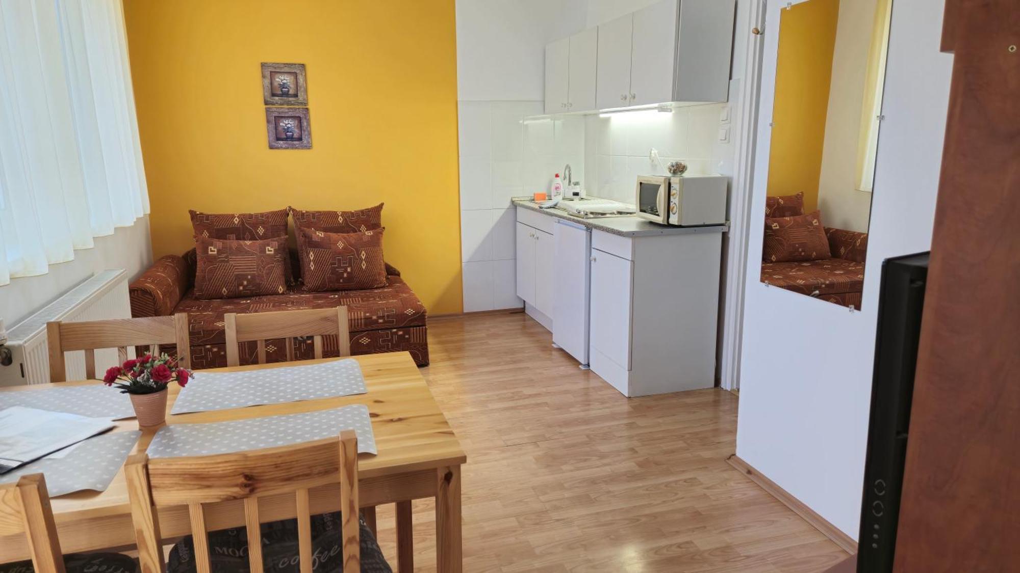 Roxanna Apartman Gyula Bagian luar foto