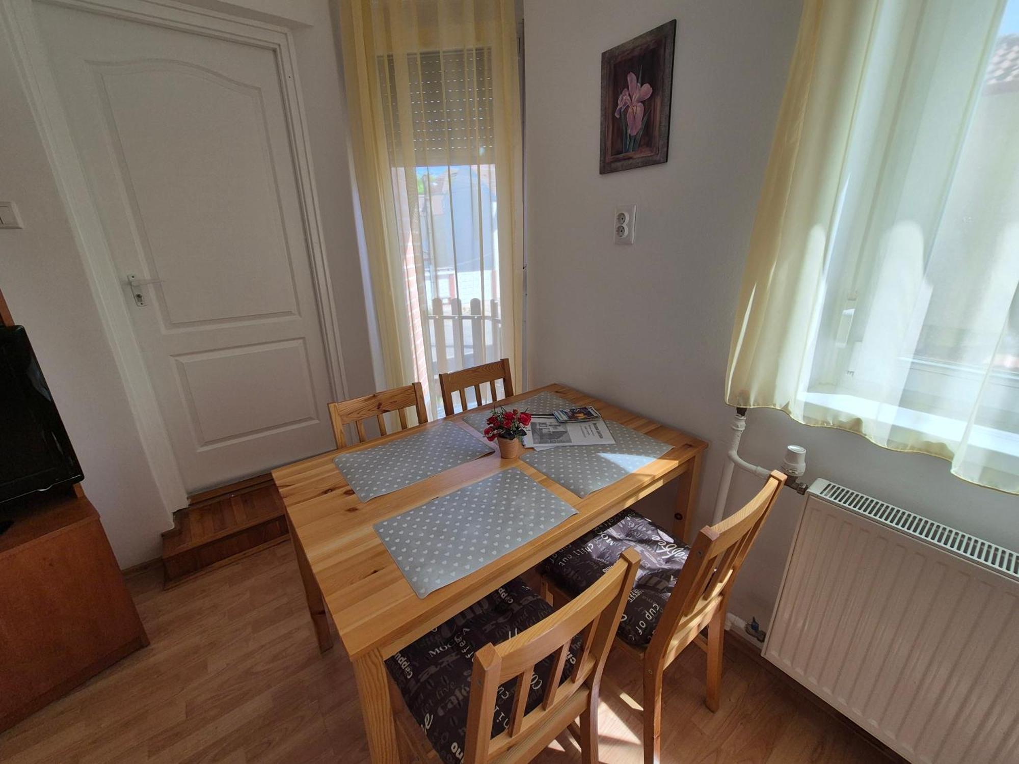 Roxanna Apartman Gyula Bagian luar foto