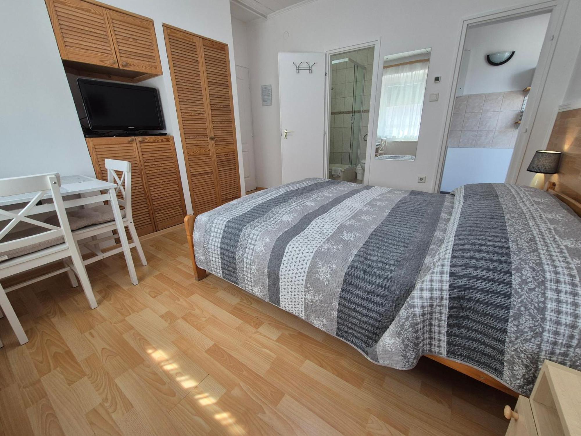 Roxanna Apartman Gyula Bagian luar foto