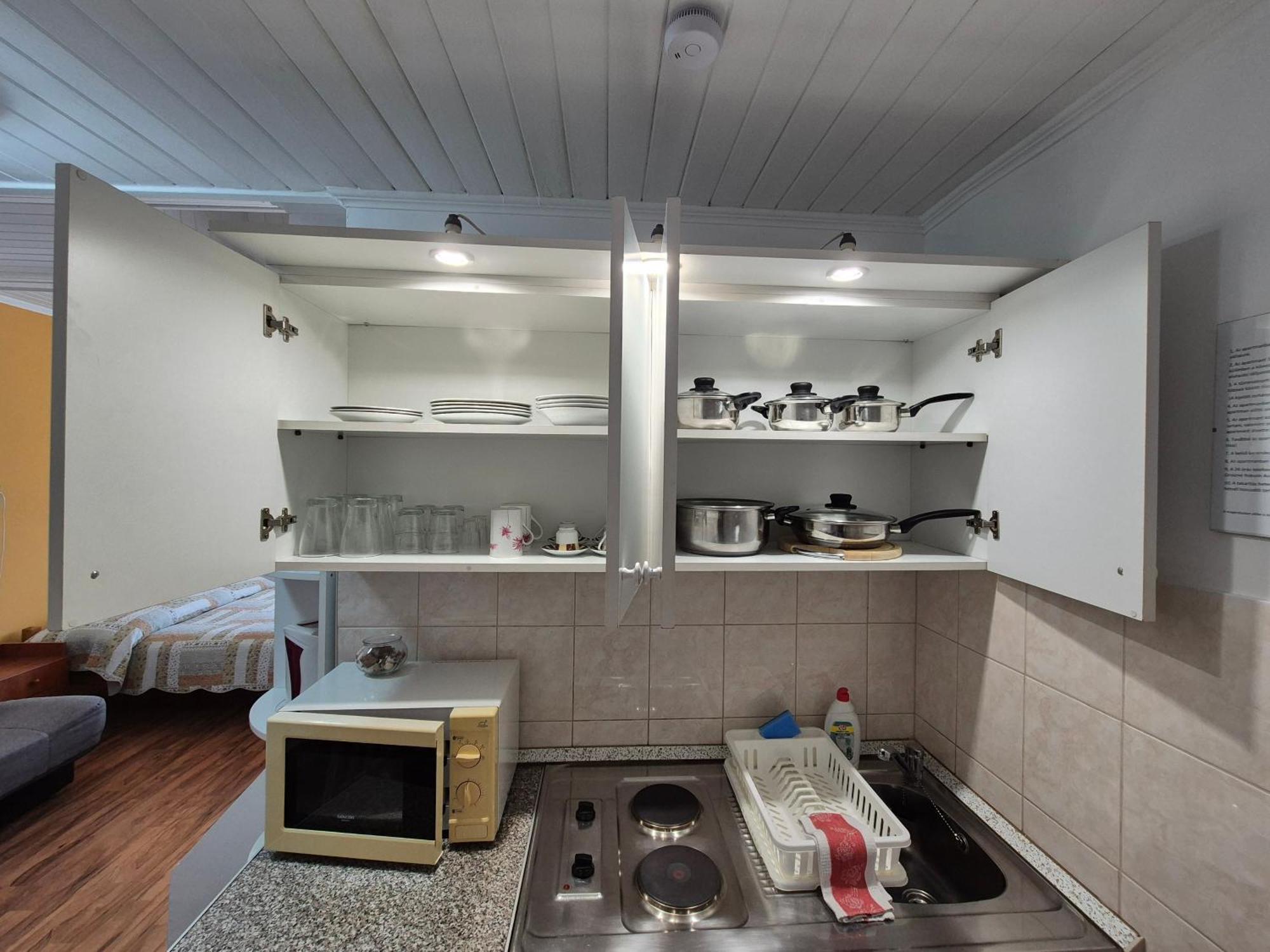 Roxanna Apartman Gyula Bagian luar foto
